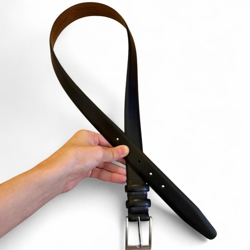 Elegant Black Leather Men's Belt